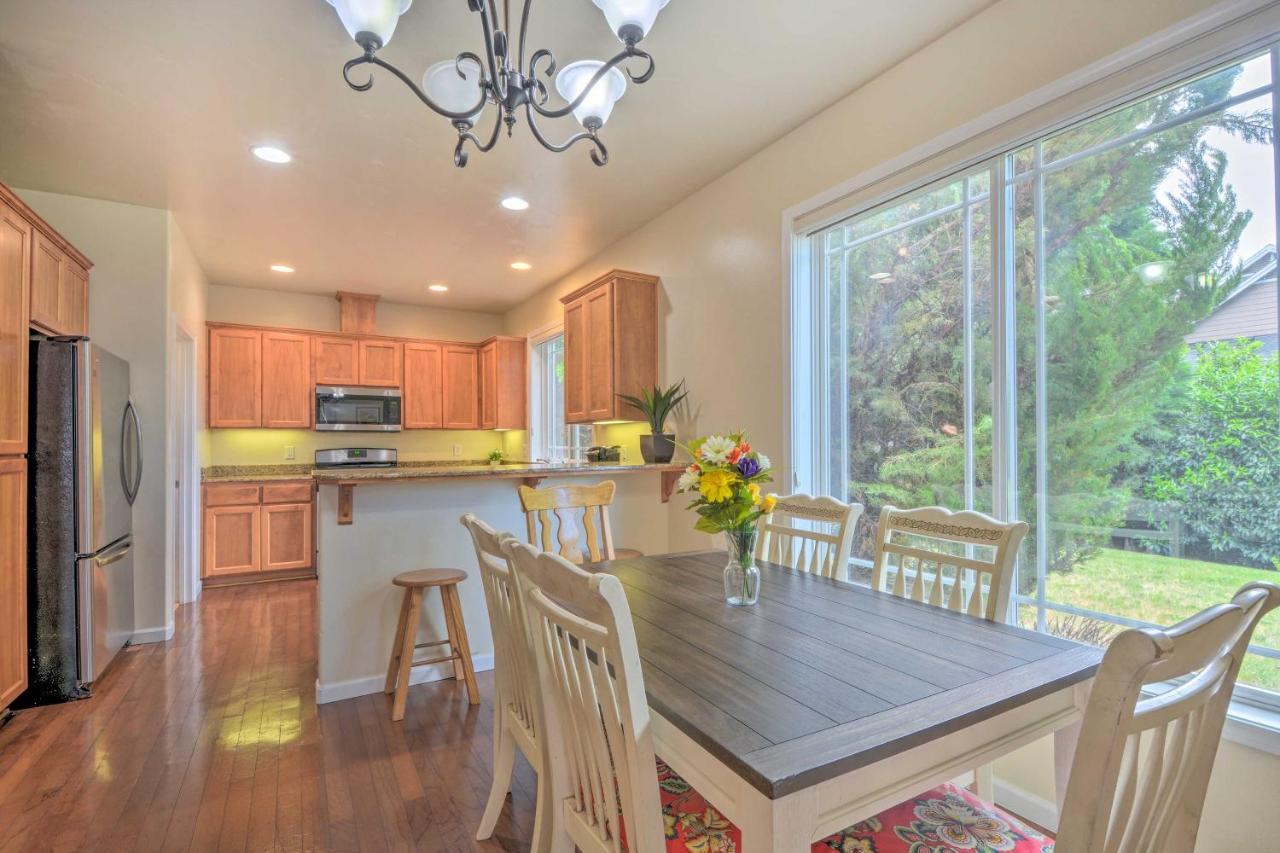 Charming Medford Getaway About 4 Miles To Downtown! Villa Eksteriør billede