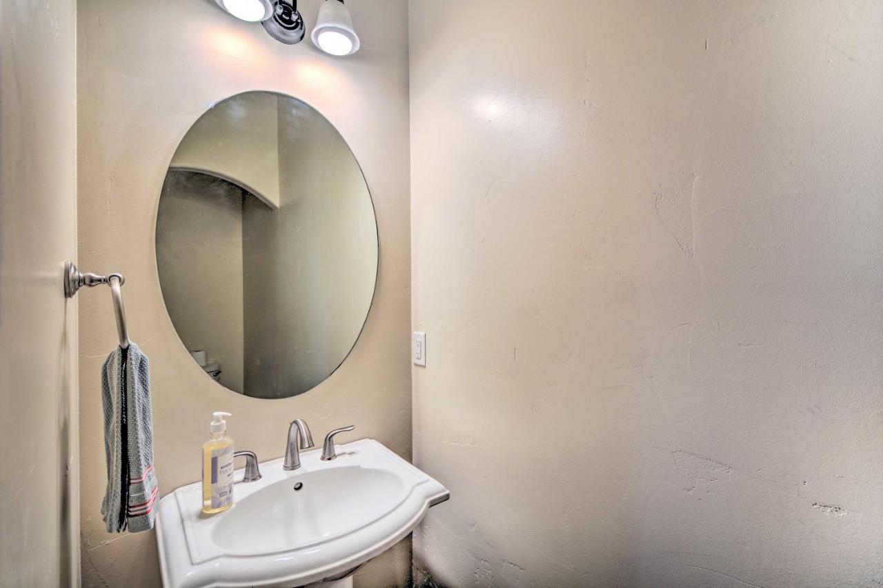 Charming Medford Getaway About 4 Miles To Downtown! Villa Eksteriør billede